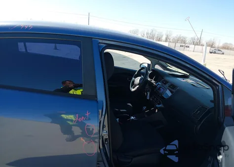 2016 Kia Rio Lx z USA, uszkodzony, nr VIN KNADM4A31G6698824